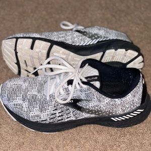 Women’s Brooks Adrenaline 21 Running Shows, 9.5